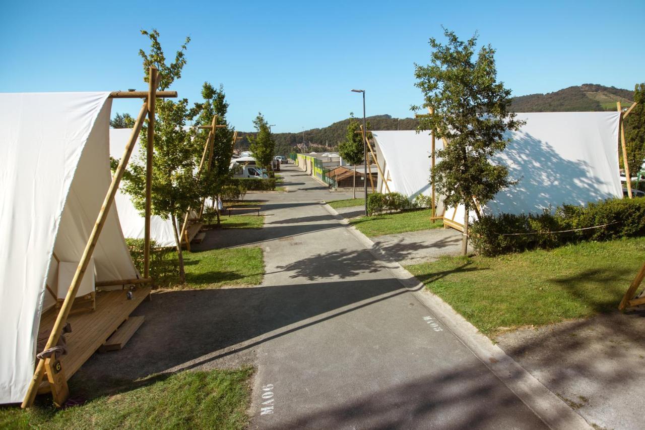 Kampaoh Zumaia Hotel ภายนอก รูปภาพ