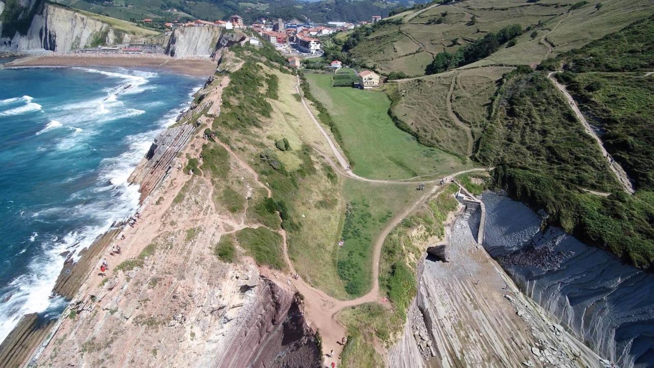 Kampaoh Zumaia Hotel ภายนอก รูปภาพ