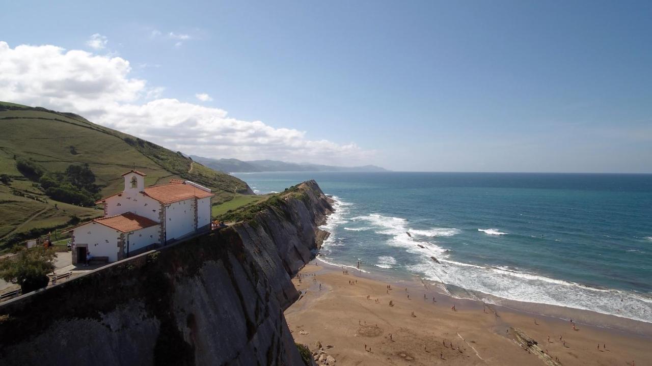Kampaoh Zumaia Hotel ภายนอก รูปภาพ